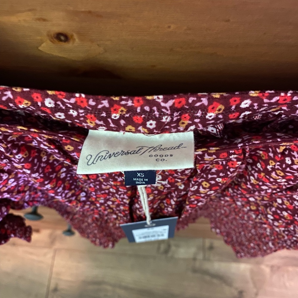 Universal Thread Red Floral Square-Neck Puff Sleeve Top - Picture 3 of 6
